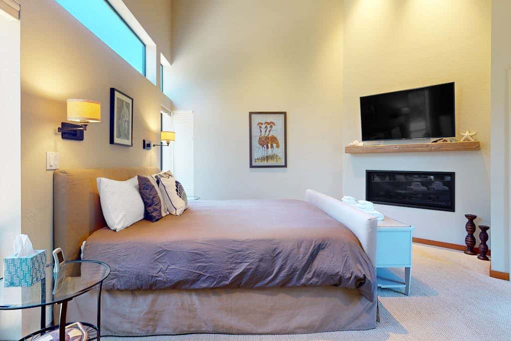 Modern Sea 2 Links - Modern, Ocean View Home on the Golf Course with Private Hot Tub & 2 Fireplaces