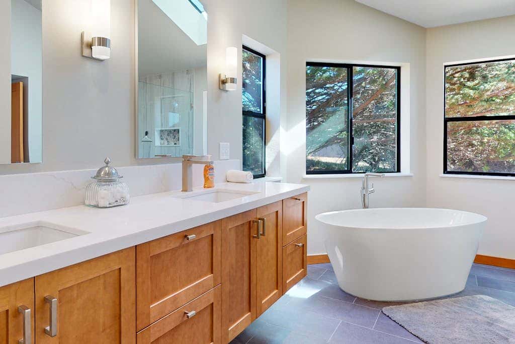 Modern Sea 2 Links - Modern, Ocean View Home on the Golf Course with Private Hot Tub & 2 Fireplaces