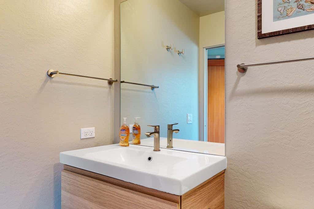 Modern Sea 2 Links - Modern, Ocean View Home on the Golf Course with Private Hot Tub & 2 Fireplaces