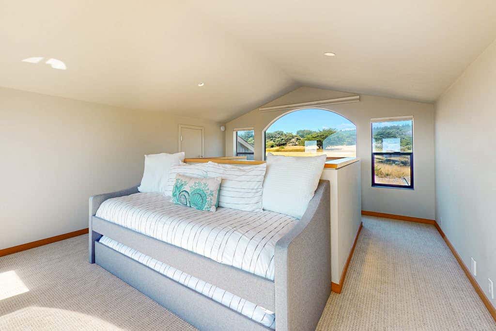 Modern Sea 2 Links - Modern, Ocean View Home on the Golf Course with Private Hot Tub & 2 Fireplaces