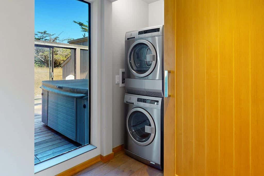 Modern Sea 2 Links - Modern, Ocean View Home on the Golf Course with Private Hot Tub & 2 Fireplaces