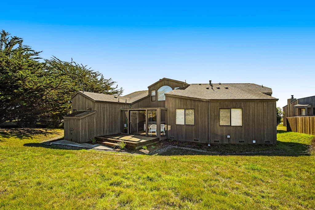 Modern Sea 2 Links - Modern, Ocean View Home on the Golf Course with Private Hot Tub & 2 Fireplaces