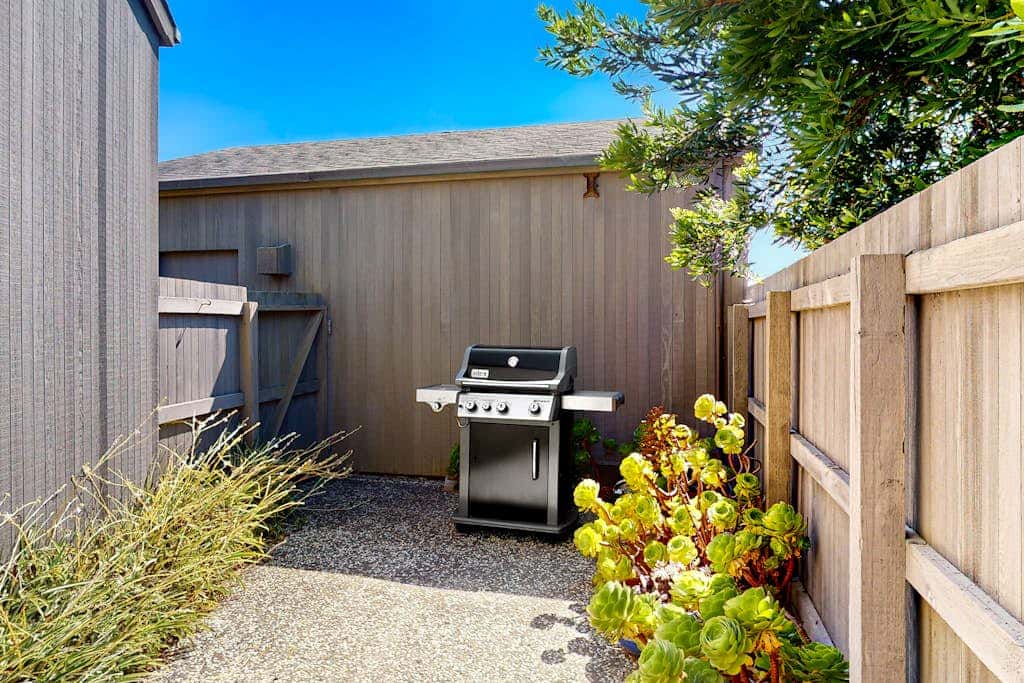 Modern Sea 2 Links - Modern, Ocean View Home on the Golf Course with Private Hot Tub & 2 Fireplaces