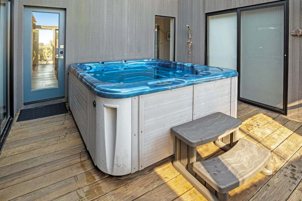 Modern Sea 2 Links - Modern, Ocean View Home on the Golf Course with Private Hot Tub & 2 Fireplaces