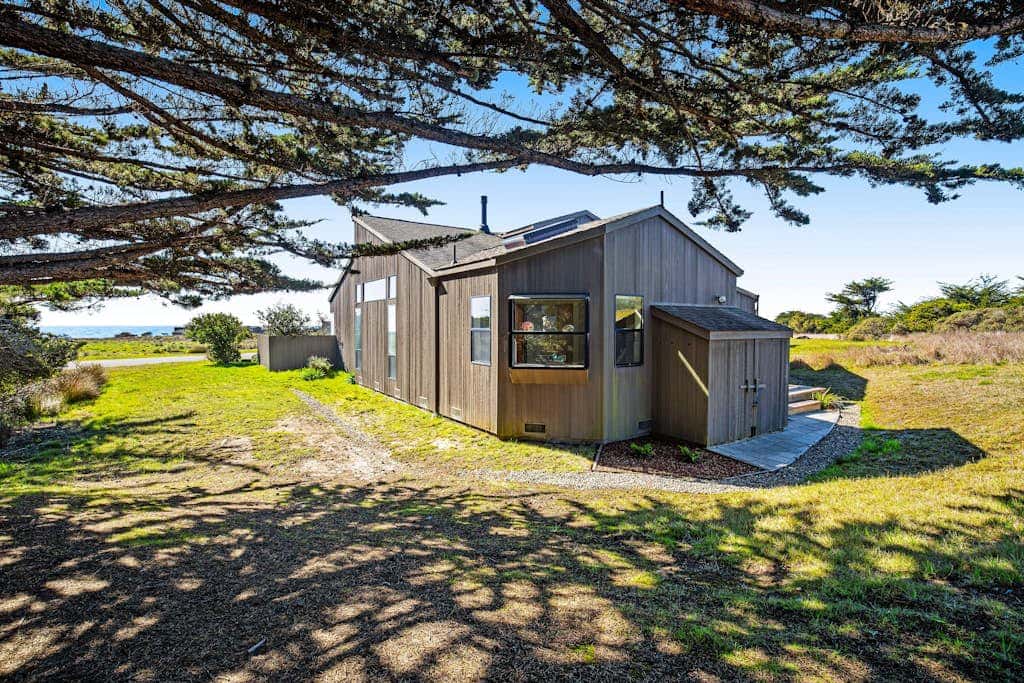 Modern Sea 2 Links - Modern, Ocean View Home on the Golf Course with Private Hot Tub & 2 Fireplaces