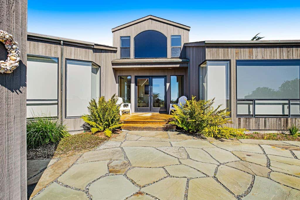 Modern Sea 2 Links - Modern, Ocean View Home on the Golf Course with Private Hot Tub & 2 Fireplaces