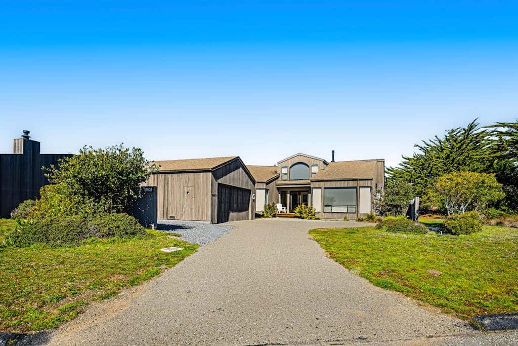 Modern Sea 2 Links - Modern, Ocean View Home on the Golf Course with Private Hot Tub & 2 Fireplaces