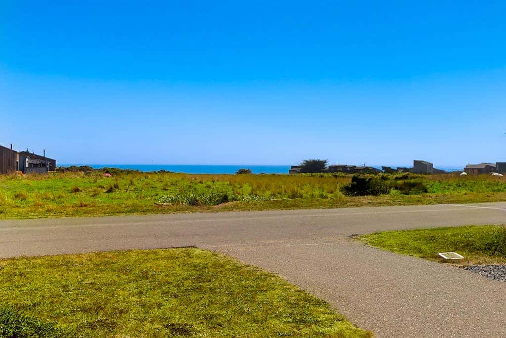 Modern Sea 2 Links - Modern, Ocean View Home on the Golf Course with Private Hot Tub & 2 Fireplaces