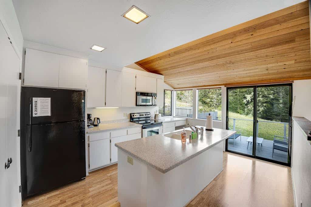 Golden light spills through the windows as you can catch distant views of the Pacific. Curl up by the fireplace as fog rolls in off the Pacific. Step outside to a deck overlooking the ocean. Room for 4 in this 2-bedroom home. A short walk from the heated community pool. Your front door opens to Sea Ranch's 50 miles of trails and the wild Sonoma Coast. Salt air drifts through the windows as the Pacific puts on its daily show just beyond the deck.