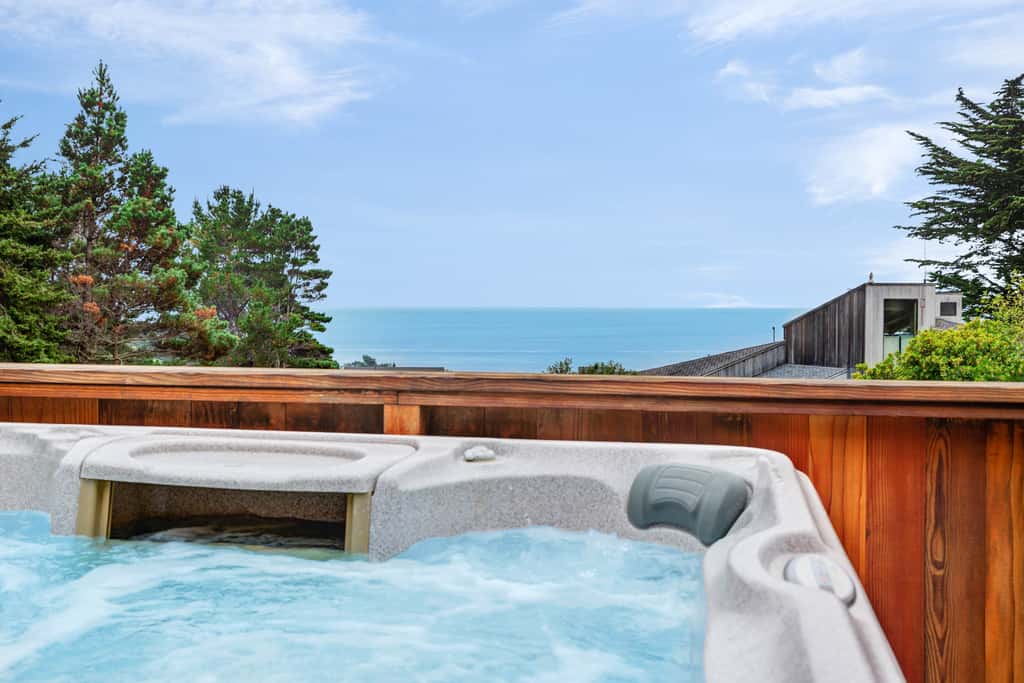 Rainbow's End - Classic Sea Ranch Home With Updated Amenities. Hot Tub. 1 Dog Allowed
