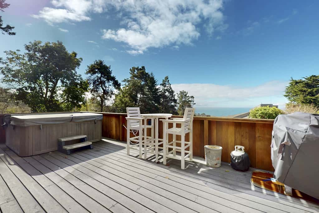 Rainbow's End - Classic Sea Ranch Home With Updated Amenities. Hot Tub. 1 Dog Allowed