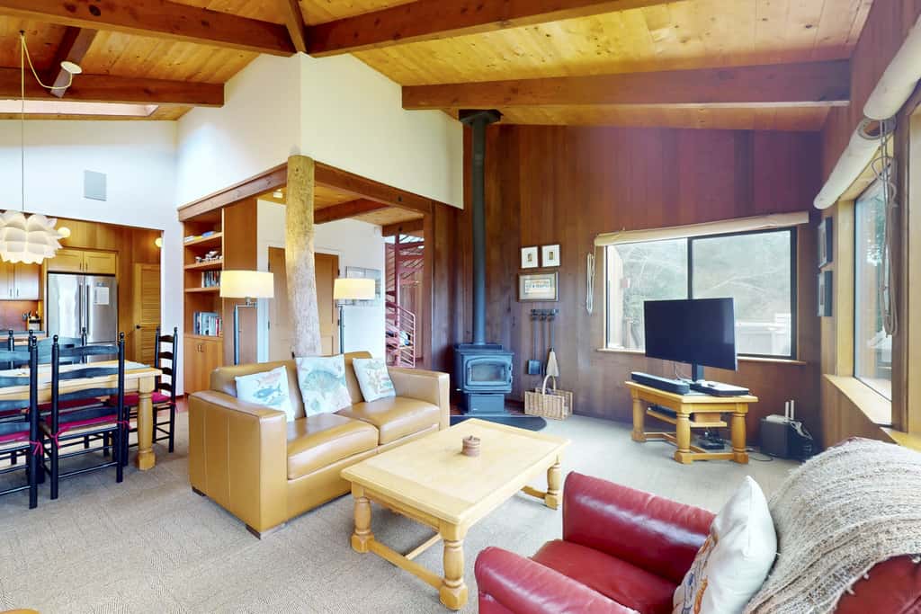 Rainbow's End - Classic Sea Ranch Home With Updated Amenities. Hot Tub. 1 Dog Allowed