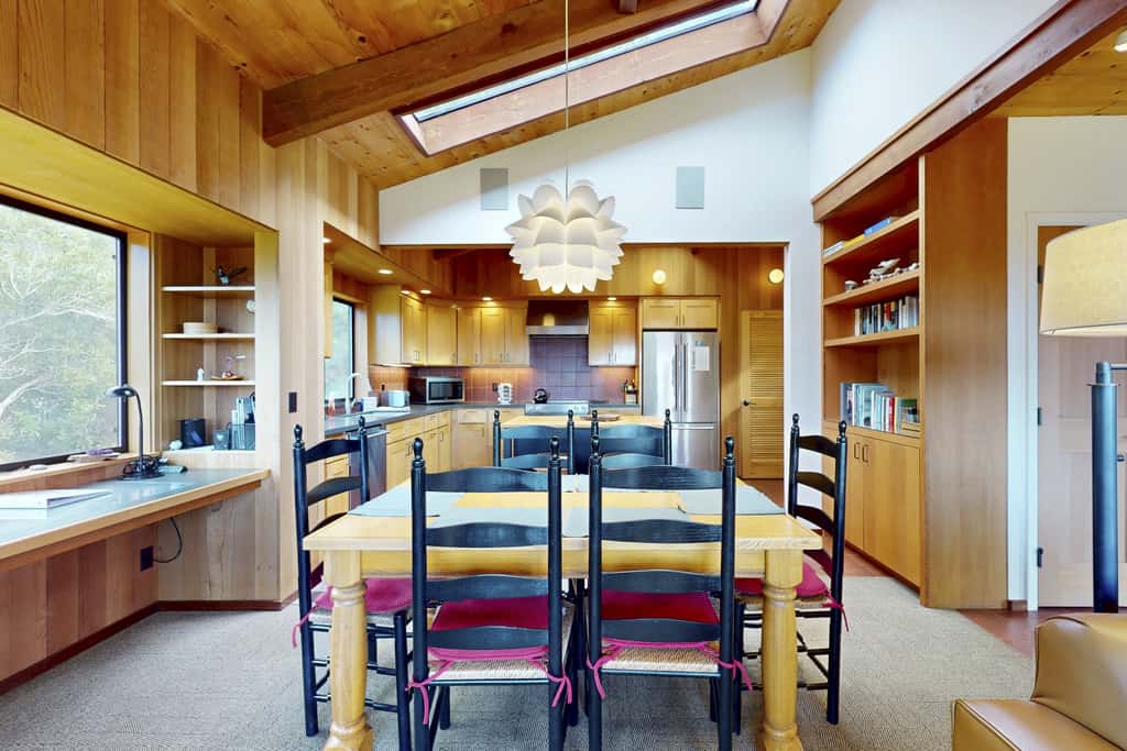 Rainbow's End - Classic Sea Ranch Home With Updated Amenities. Hot Tub. 1 Dog Allowed