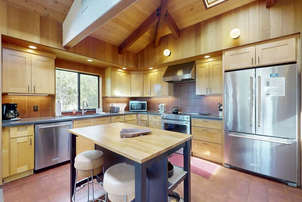 Rainbow's End - Classic Sea Ranch Home With Updated Amenities. Hot Tub. 1 Dog Allowed