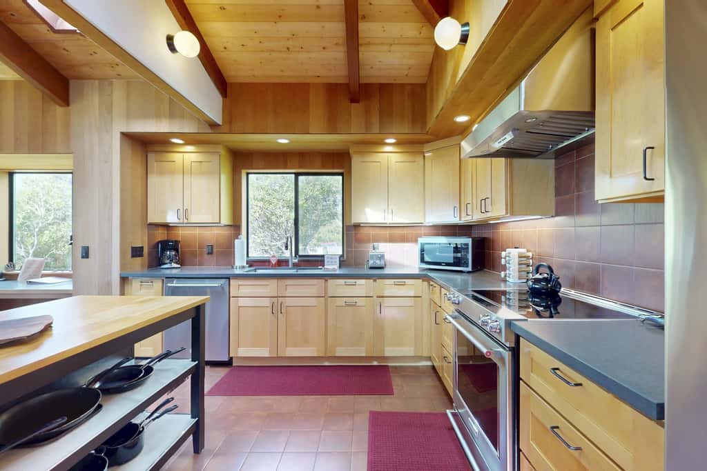 Rainbow's End - Classic Sea Ranch Home With Updated Amenities. Hot Tub. 1 Dog Allowed