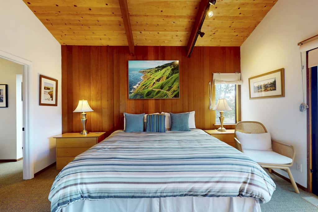 Rainbow's End - Classic Sea Ranch Home With Updated Amenities. Hot Tub. 1 Dog Allowed