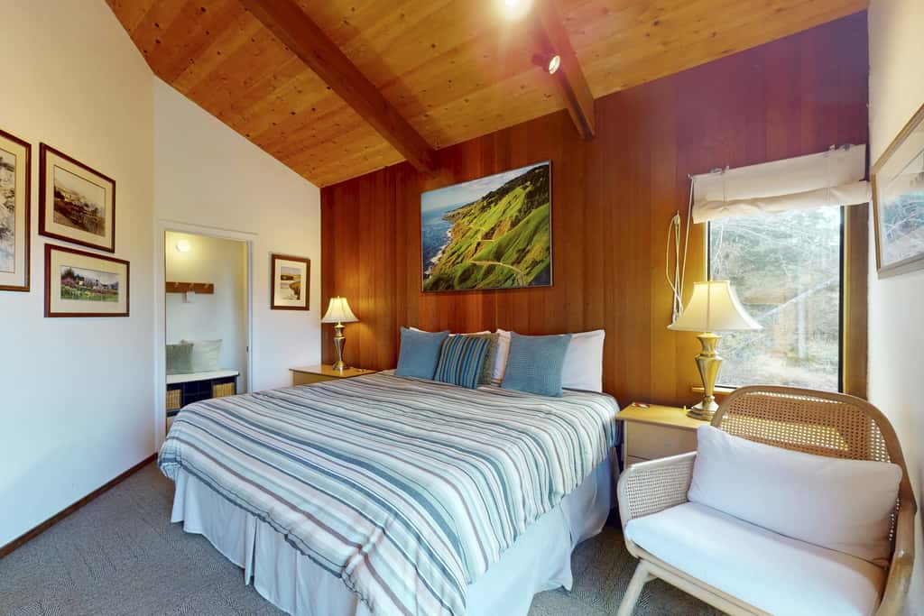 Rainbow's End - Classic Sea Ranch Home With Updated Amenities. Hot Tub. 1 Dog Allowed