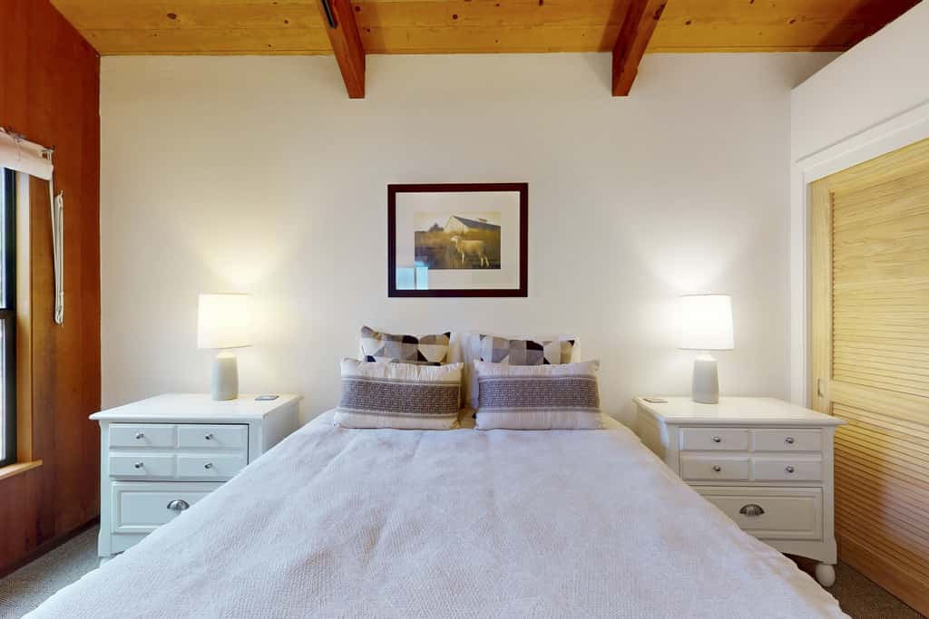 Rainbow's End - Classic Sea Ranch Home With Updated Amenities. Hot Tub. 1 Dog Allowed
