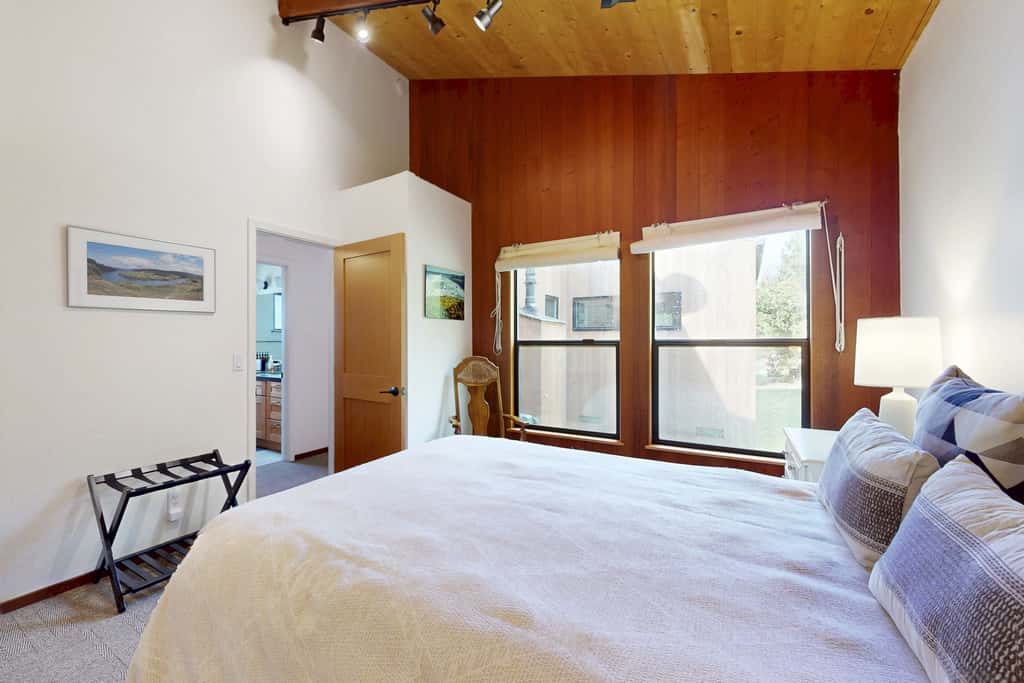 Rainbow's End - Classic Sea Ranch Home With Updated Amenities. Hot Tub. 1 Dog Allowed