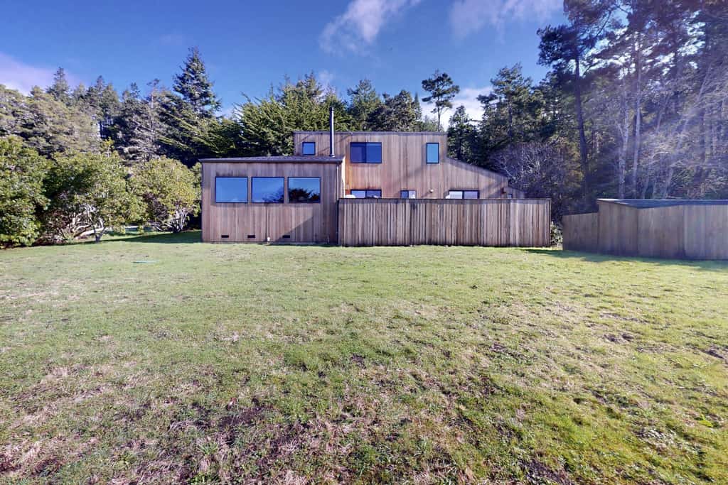 Rainbow's End - Classic Sea Ranch Home With Updated Amenities. Hot Tub. 1 Dog Allowed