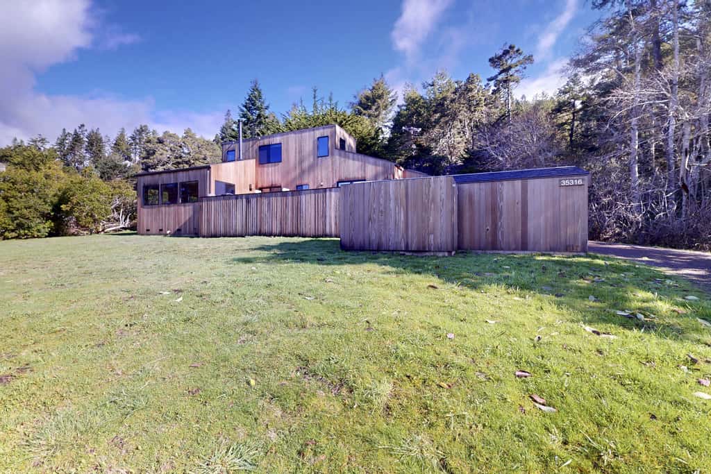 Rainbow's End - Classic Sea Ranch Home With Updated Amenities. Hot Tub. 1 Dog Allowed