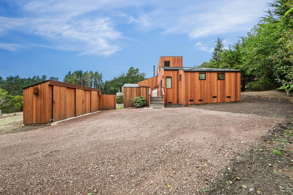 Rainbow's End - Classic Sea Ranch Home With Updated Amenities. Hot Tub. 1 Dog Allowed