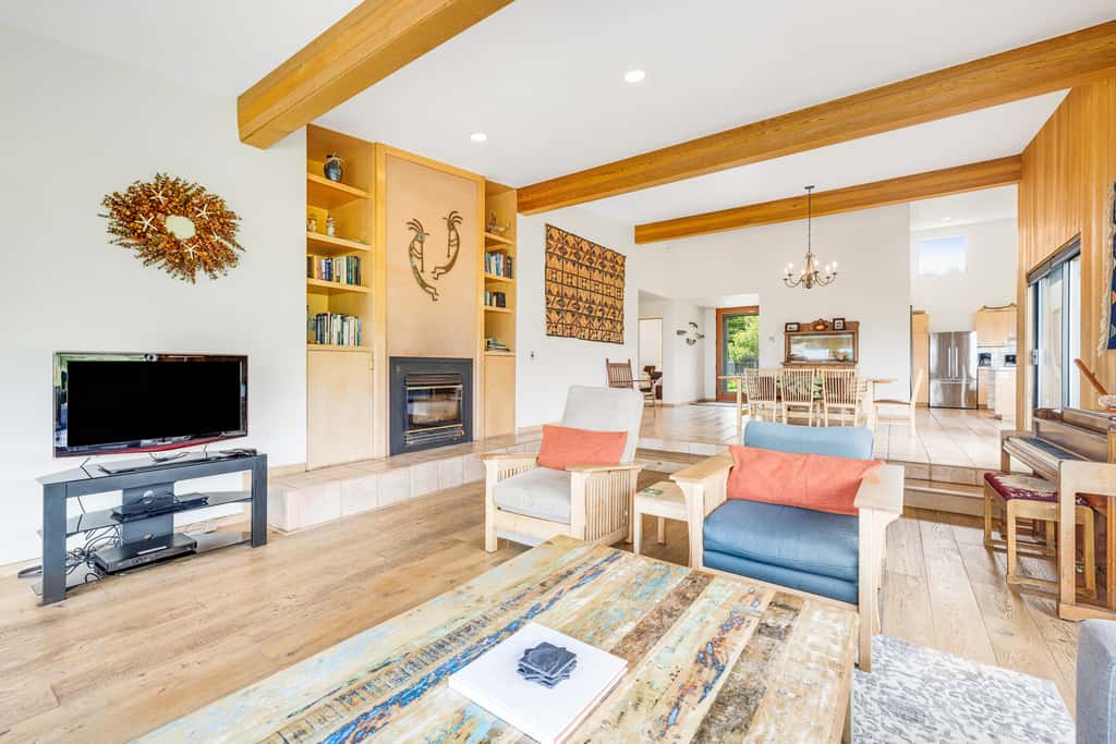 Aloha House - William Brunner-designed home with private hot tub, dogs welcome