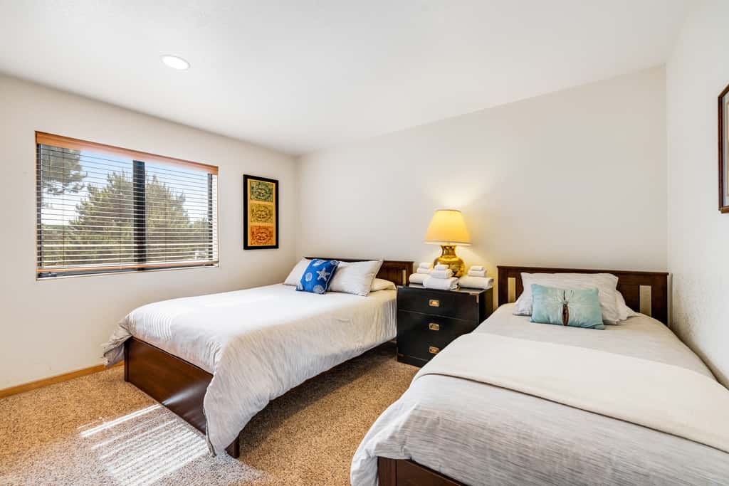 Aloha House - William Brunner-designed home with private hot tub, dogs welcome
