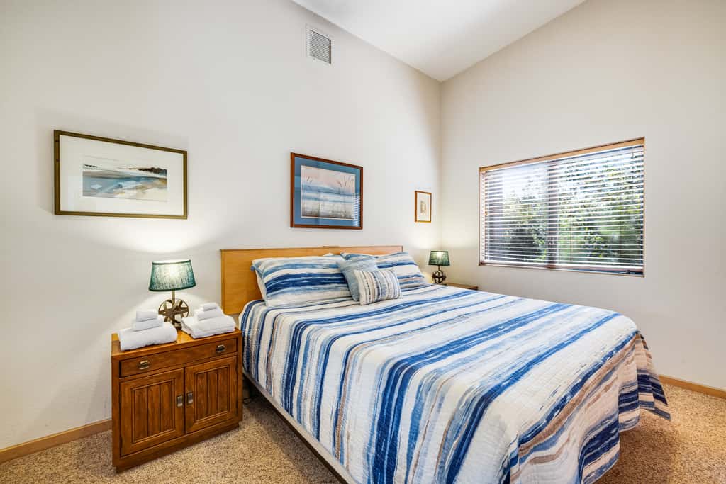 Aloha House - William Brunner-designed home with private hot tub, dogs welcome