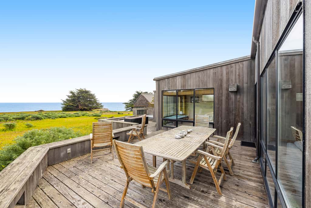 Aloha House - William Brunner-designed home with private hot tub, dogs welcome