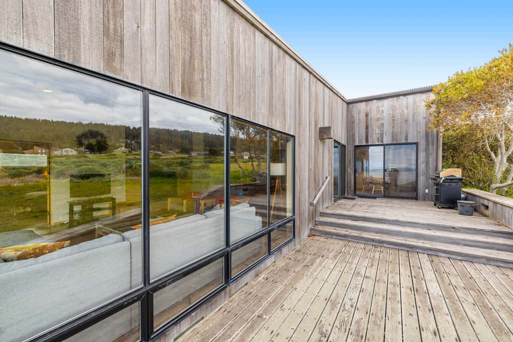Aloha House - William Brunner-designed home with private hot tub, dogs welcome