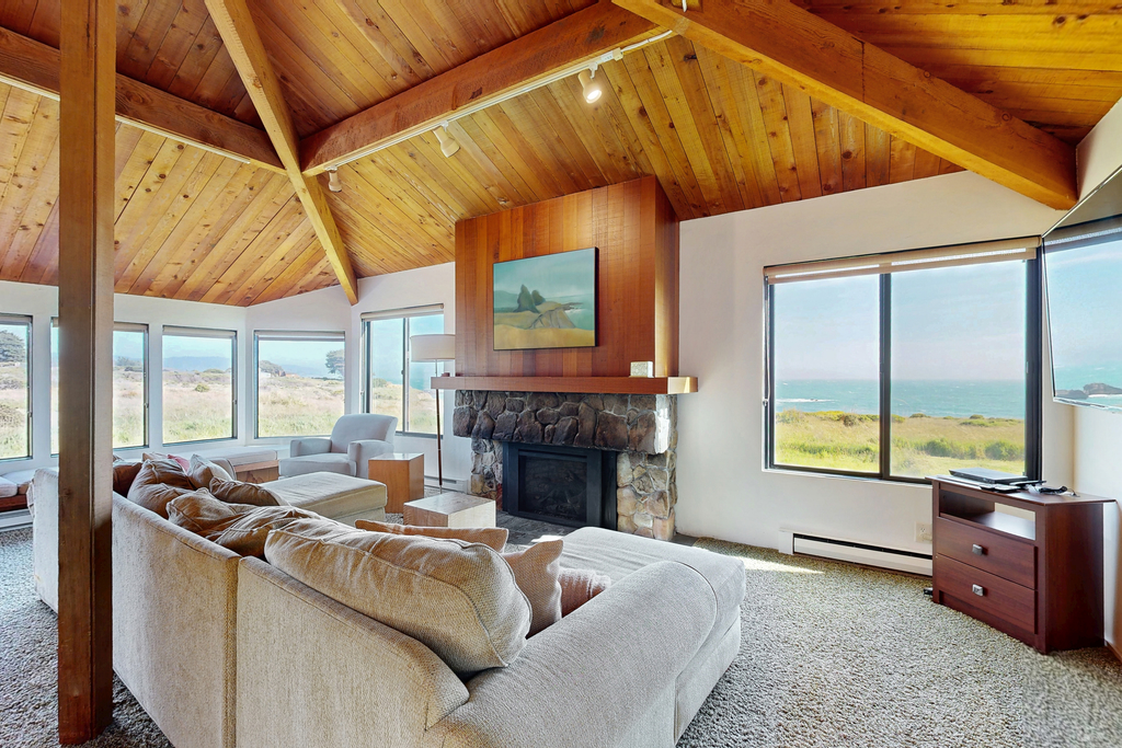Bovill on Shell Beach - Oceanfront home with private hot tub near Shell Beach