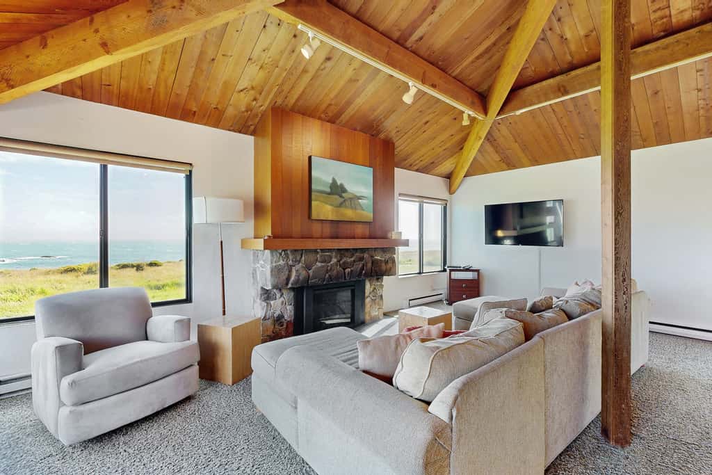 Bovill on Shell Beach - Oceanfront home with private hot tub near Shell Beach