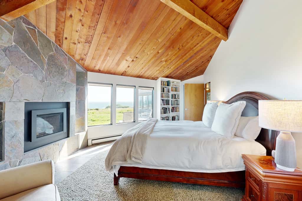 Bovill on Shell Beach - Oceanfront home with private hot tub near Shell Beach