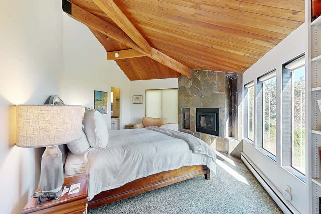 Bovill on Shell Beach - Oceanfront home with private hot tub near Shell Beach