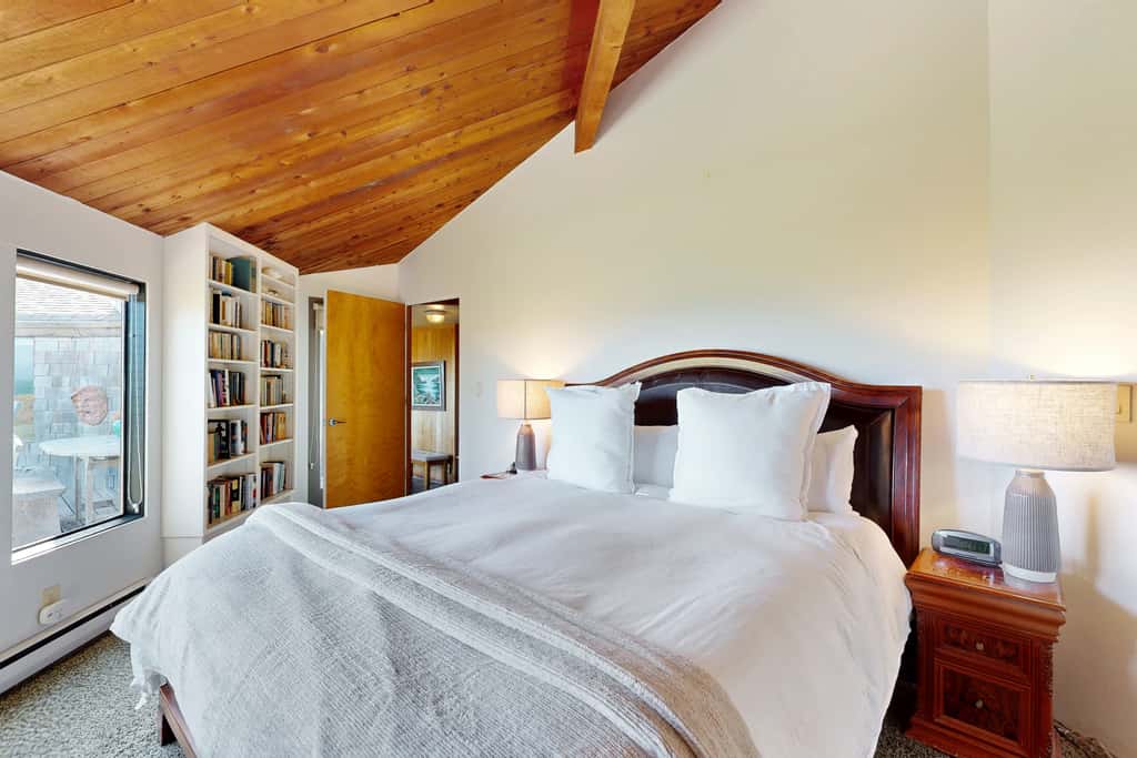 Bovill on Shell Beach - Oceanfront home with private hot tub near Shell Beach