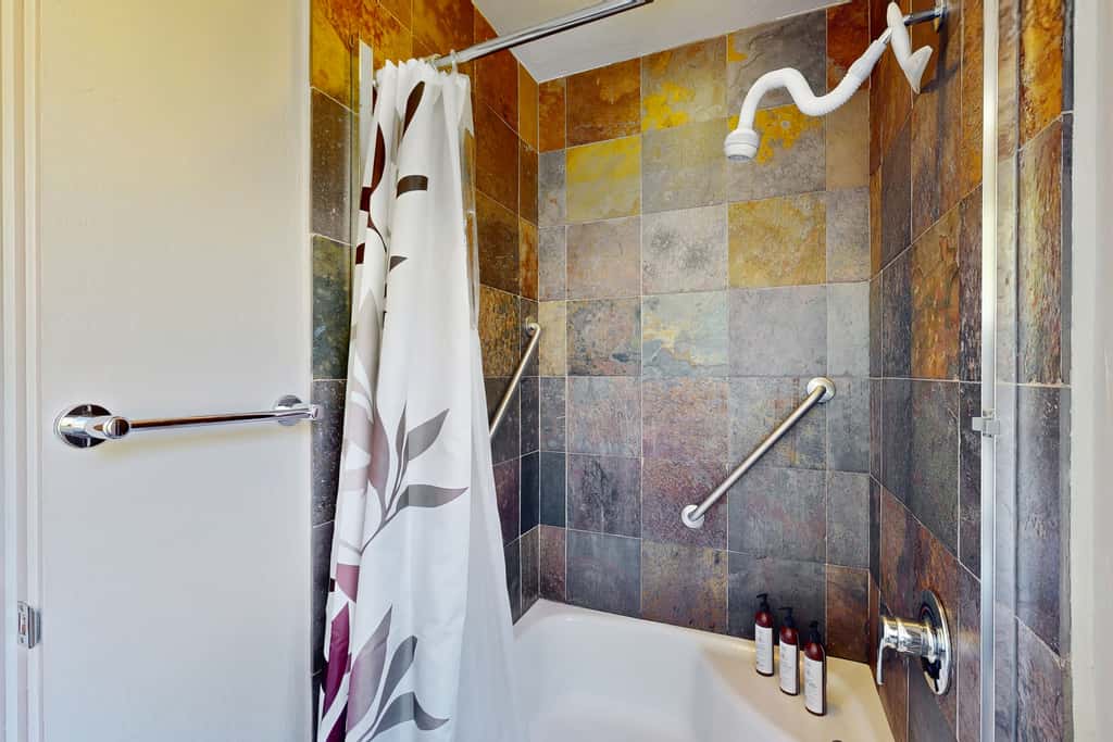 Bovill on Shell Beach - Oceanfront home with private hot tub near Shell Beach
