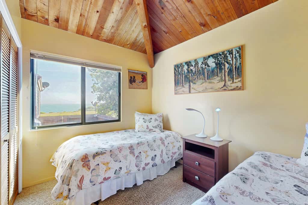 Bovill on Shell Beach - Oceanfront home with private hot tub near Shell Beach