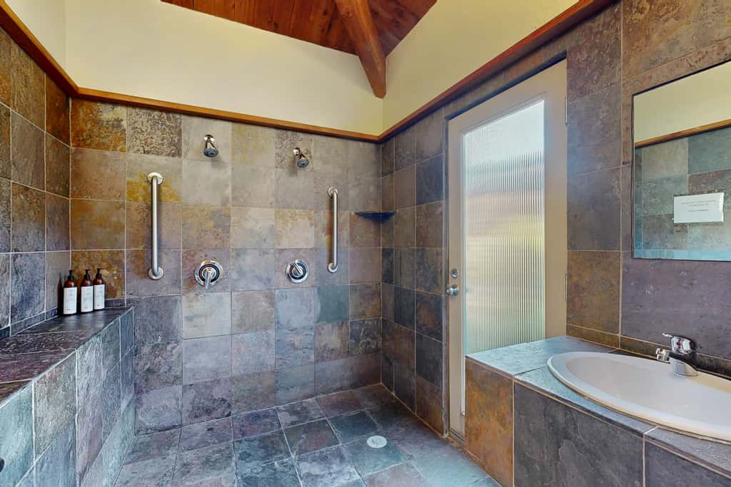 Bovill on Shell Beach - Oceanfront home with private hot tub near Shell Beach
