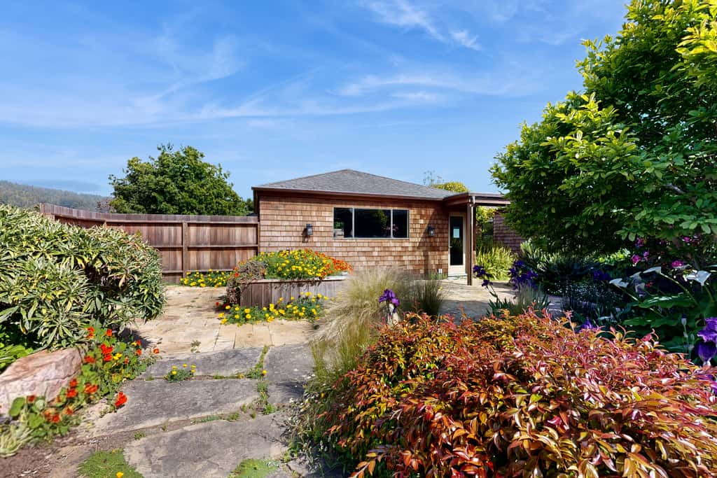 Bovill on Shell Beach - Oceanfront home with private hot tub near Shell Beach