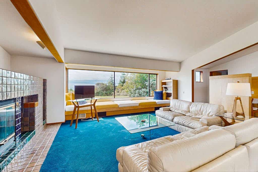 This Sea Ranch home frames the Pacific like a painting -- and the view changes by the hour. Soak in the hot tub as the sun dips below the Pacific. A warm fire and ocean views anchor cozy evenings in. Room for 6 in this 2-bedroom home. Just a 8-minute walk to Shell Beach tidepools. Trails, tidepools, and two heated community pools -- all within reach. Salt air drifts through the windows as the Pacific puts on its daily show just beyond the deck.