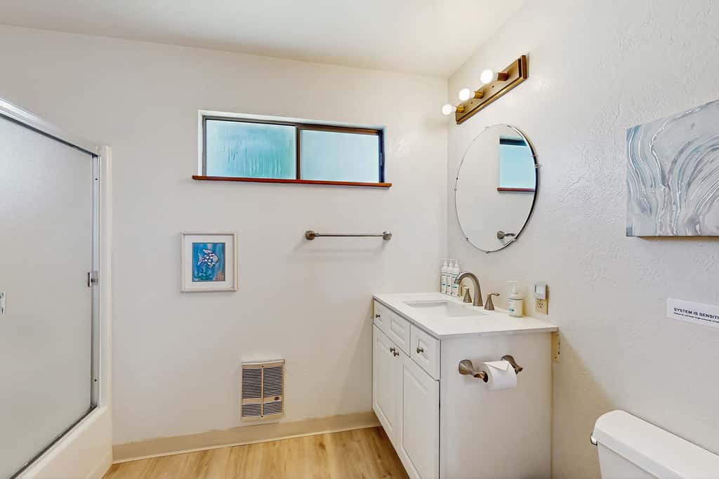 The Lookout Point - Oceanfront home with fireplace & private hot tub - close to town