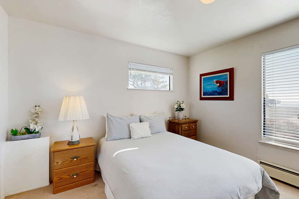 The Lookout Point - Oceanfront home with fireplace & private hot tub - close to town