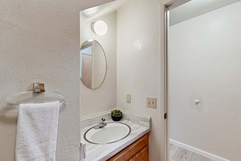 The Lookout Point - Oceanfront home with fireplace & private hot tub - close to town