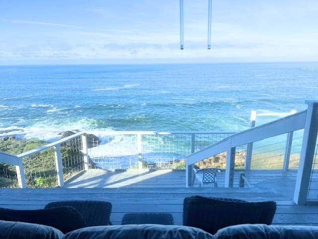 The Lookout Point - Oceanfront home with fireplace & private hot tub - close to town