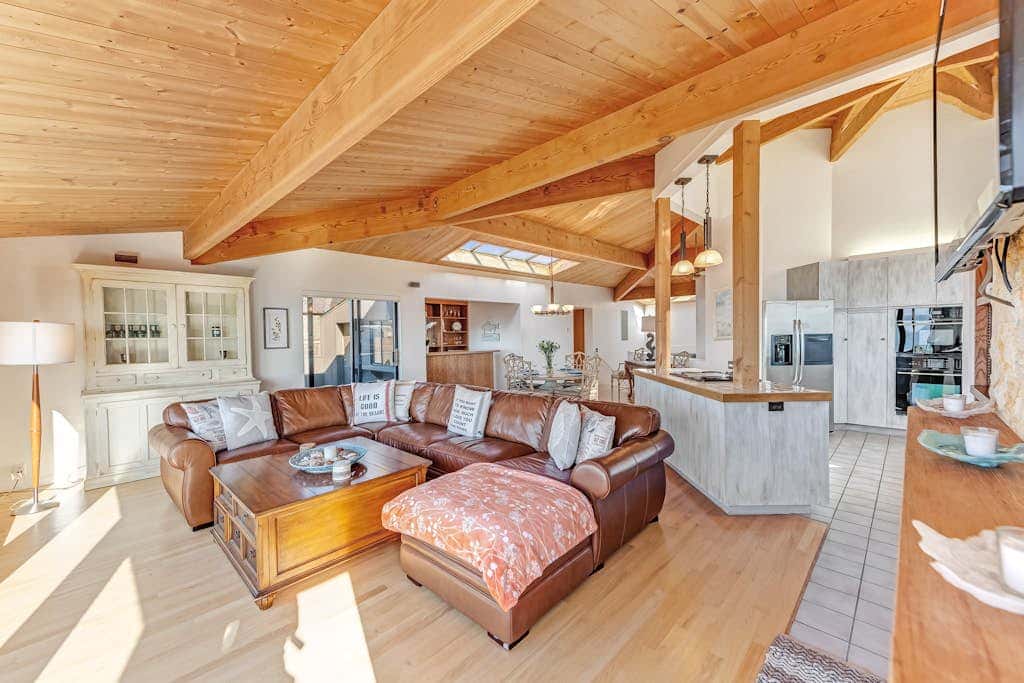 Del Mar Point - Dog-friendly home with cove views, a private hot tub, & rec center access