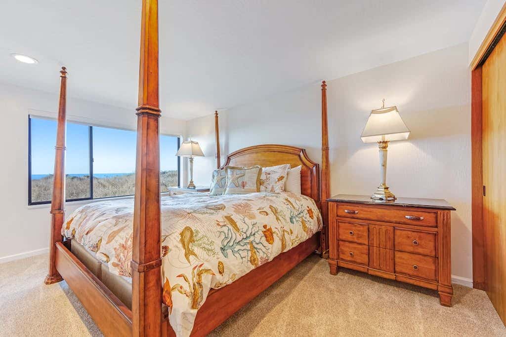 Del Mar Point - Dog-friendly home with cove views, a private hot tub, & rec center access