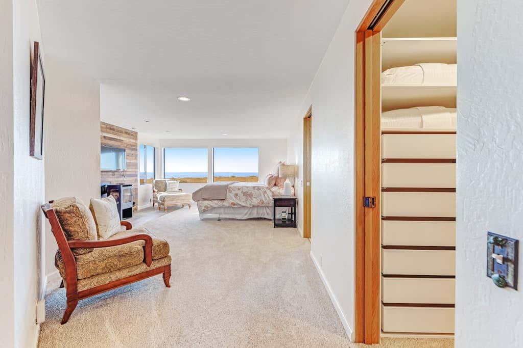 Del Mar Point - Dog-friendly home with cove views, a private hot tub, & rec center access
