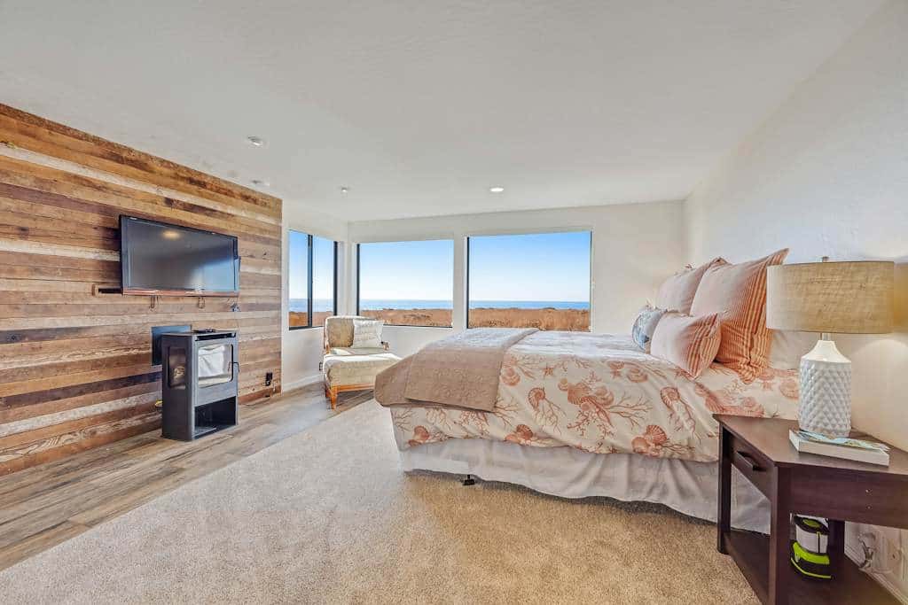 Del Mar Point - Dog-friendly home with cove views, a private hot tub, & rec center access