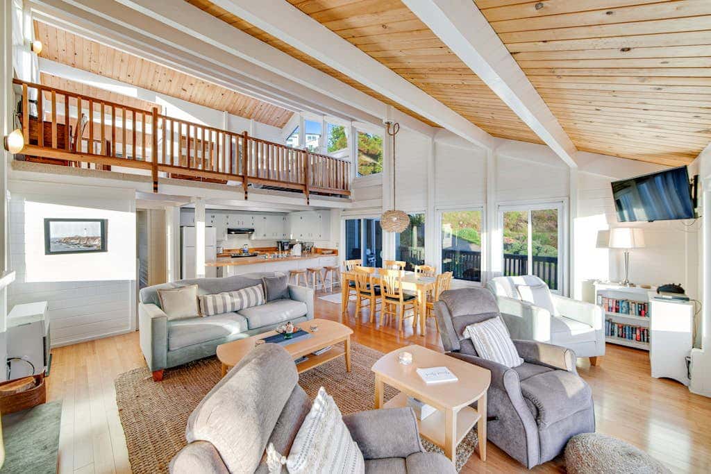 Otter's Rest - Gualala blufftop cottage with fireplace & grill, dogs welcome